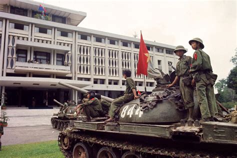 Vietnam Savaşı'nın Sonlanması: Viet Cong Ordusunun Zafere Ulaşması ve Güney Vietnam'ın Yeniden Birleşmesi Üzerine